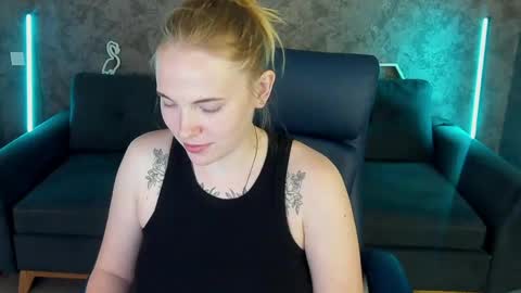 Snapshot of nikkyreyyy chatting on 05-19-26, 01:06 nikkyreyyy online show from 05-19-26, 01:06