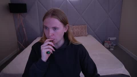 Snapshot of nikkyreyyy chatting on 05-27-26, 05:26 nikkyreyyy online show from 05-27-26, 05:26