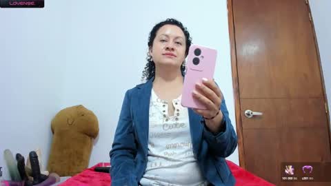 Snapshot of nikol32__ chatting on 12-16-24, 12:16 dayan online show from 12-16-24, 12:16