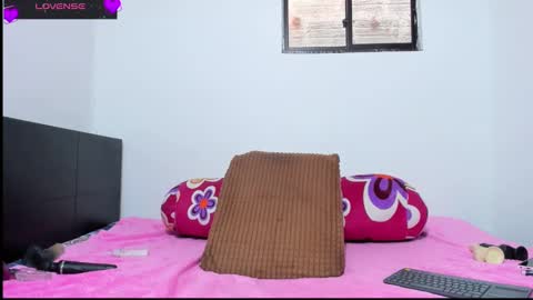 Snapshot of nikol32__ chatting on 03-03-25, 05:29 dayan online show from 03-03-25, 05:29