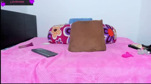 Snapshot of nikol32__ chatting on 03-04-25, 07:22 dayan online show from 03-04-25, 07:22