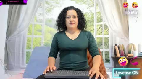 Snapshot of nikol32__ chatting on 09-29-25, 02:22 dayan online show from 09-29-25, 02:22