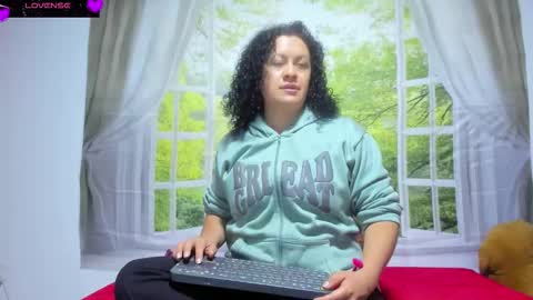 Snapshot of nikol32__ chatting on 10-06-25, 11:18 dayan online show from 10-06-25, 11:18