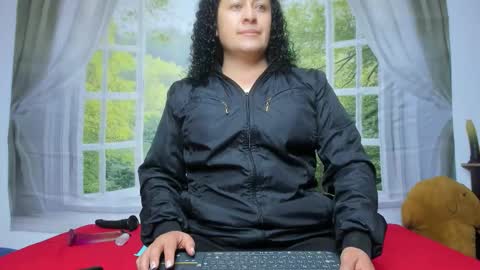 Snapshot of nikol32__ chatting on 10-08-25, 11:52 dayan online show from 10-08-25, 11:52