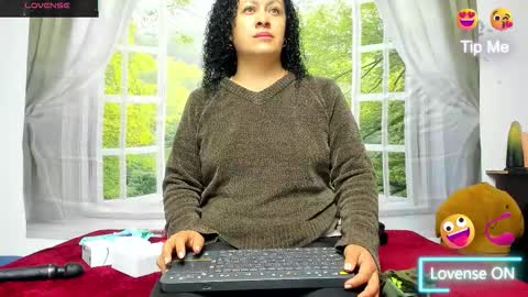 Snapshot of nikol32__ chatting on 10-13-25, 11:43 dayan online show from 10-13-25, 11:43