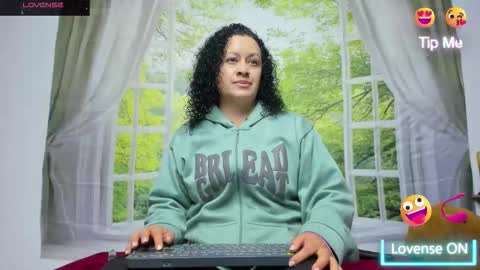 Snapshot of nikol32__ chatting on 10-16-25, 11:22 dayan online show from 10-16-25, 11:22