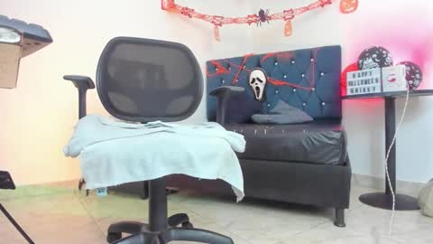 Nicol online show from 10-31-25, 02:29