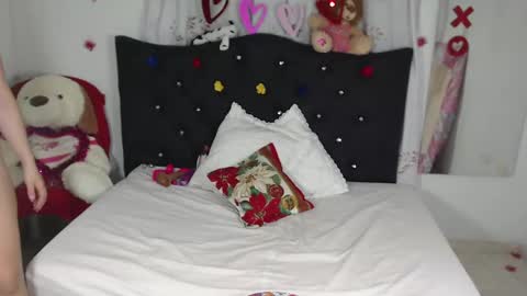 Snapshot of nikol_winick chatting on 02-16-25, 05:37 nikol_winick online show from 02-16-25, 05:37