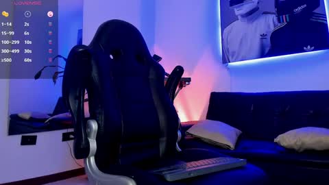 Snapshot of nikolahank1 chatting on 04-17-26, 07:22 Nikola Hank online show from 04-17-26, 07:22