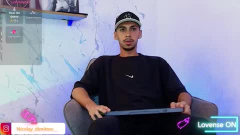 Snapshot of nikolay_dimitrov chatting on 10-23-25, 05:40    online show from 10-23-25, 05:40