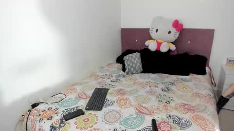 Snapshot of nikoleevanss chatting on 11-16-25, 05:35 Nikole online show from 11-16-25, 05:35