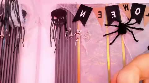 Niko Stone online show from 10-26-25, 04:40