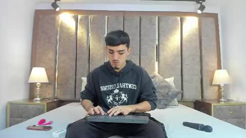 Snapshot of nikostone chatting on 07-08-26, 04:17 Niko Stone online show from 07-08-26, 04:17