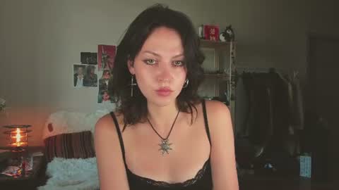Snapshot of niky_jess chatting on 07-19-26, 02:32 Veronica online show from 07-19-26, 02:32