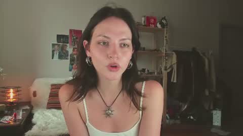 Snapshot of niky_jess chatting on 07-20-26, 12:29 Veronica online show from 07-20-26, 12:29