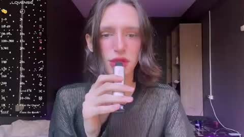Snapshot of niky_long chatting on 06-19-26, 12:20 Niky online show from 06-19-26, 12:20