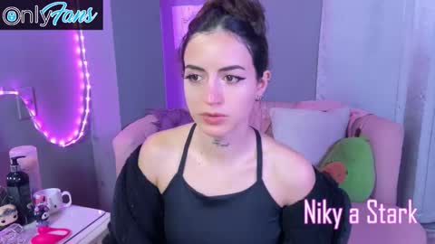 Snapshot of nikyastark chatting on 11-08-25, 09:53 Niky A Stark online show from 11-08-25, 09:53