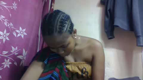 nilah online show from 11-28-25, 03:09