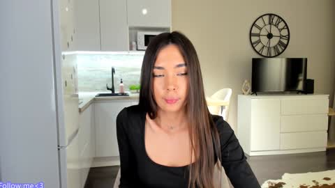 Snapshot of nilliluv chatting on 01-27-25, 10:27 Bella online show from 01-27-25, 10:27