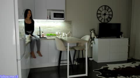 Snapshot of nilliluv chatting on 02-02-25, 12:57 Bella online show from 02-02-25, 12:57