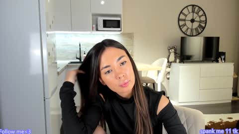 Snapshot of nilliluv chatting on 02-04-25, 07:44 Bella online show from 02-04-25, 07:44