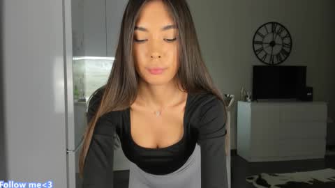 Snapshot of nilliluv chatting on 03-05-25, 12:59 Bella online show from 03-05-25, 12:59