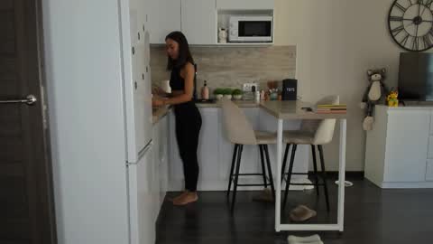 Snapshot of nilliluv chatting on 09-11-25, 01:00 Bella online show from 09-11-25, 01:00