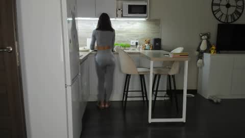 Snapshot of nilliluv chatting on 09-12-25, 06:08 Bella online show from 09-12-25, 06:08