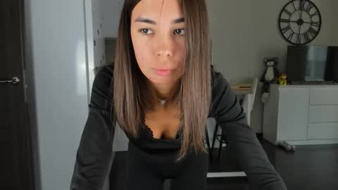 Snapshot of nilliluv chatting on 09-13-25, 12:05 Bella online show from 09-13-25, 12:05