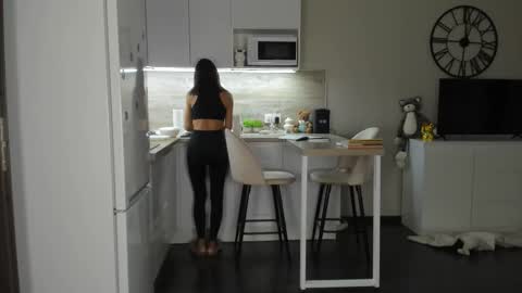 Snapshot of nilliluv chatting on 10-03-25, 09:01 Bella online show from 10-03-25, 09:01