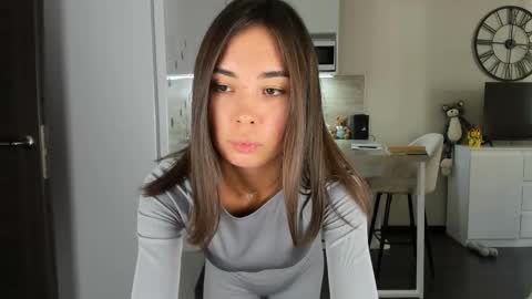 Snapshot of nilliluv chatting on 10-08-25, 08:45 Bella online show from 10-08-25, 08:45