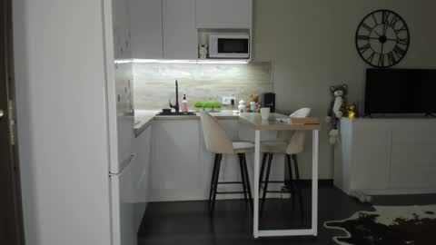 Snapshot of nilliluv chatting on 10-08-25, 11:02 Bella online show from 10-08-25, 11:02