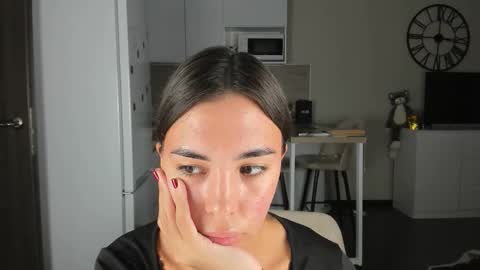 Snapshot of nilliluv chatting on 10-24-25, 11:34 Bella online show from 10-24-25, 11:34