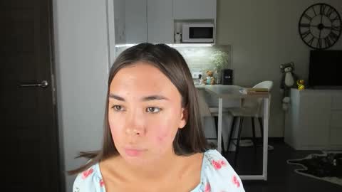 Snapshot of nilliluv chatting on 10-31-25, 09:49 Bella online show from 10-31-25, 09:49