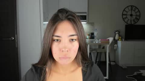 Snapshot of nilliluv chatting on 11-19-25, 04:01 Bella online show from 11-19-25, 04:01