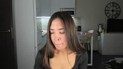 Snapshot of nilliluv chatting on 11-21-25, 05:50 Bella online show from 11-21-25, 05:50