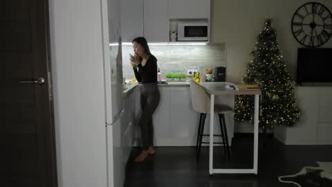 Snapshot of nilliluv chatting on 01-14-26, 02:33 Bella online show from 01-14-26, 02:33