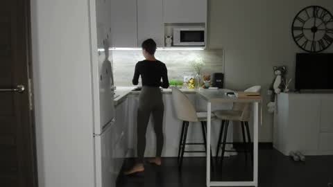 Snapshot of nilliluv chatting on 02-14-26, 02:52 Bella online show from 02-14-26, 02:52