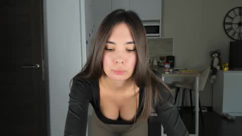 Snapshot of nilliluv chatting on 03-08-26, 01:48 Bella online show from 03-08-26, 01:48