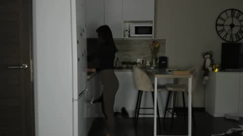 Snapshot of nilliluv chatting on 03-12-26, 02:23 Bella online show from 03-12-26, 02:23