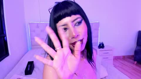 Nina Fox  online show from 05-15-26, 11:01