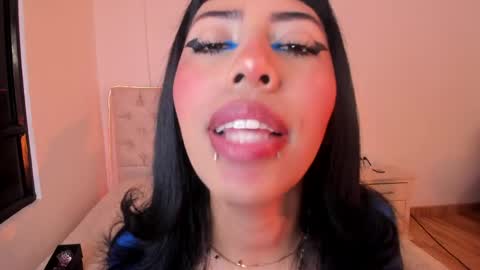 Nina Fox  online show from 05-30-26, 05:43