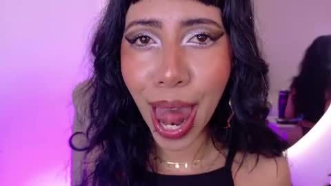 Nina Fox  online show from 07-25-26, 09:12