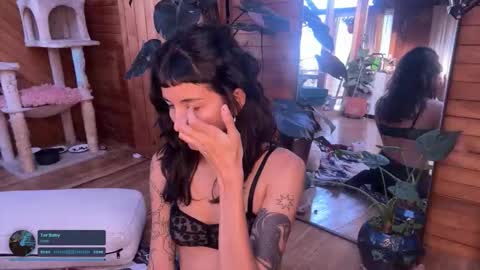 Nina.  online show from 11-01-25, 09:39