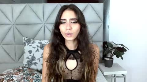 Snapshot of nina_pons chatting on 12-24-24, 12:55  Nina  online show from 12-24-24, 12:55