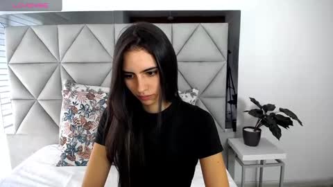 Snapshot of nina_pons chatting on 12-31-24, 06:35  Nina  online show from 12-31-24, 06:35
