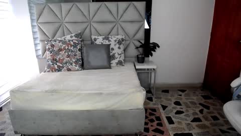 Snapshot of nina_pons chatting on 01-15-25, 08:37  Nina  online show from 01-15-25, 08:37