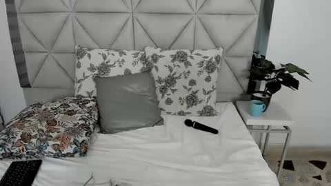 Snapshot of nina_pons chatting on 03-05-25, 01:10  Nina  online show from 03-05-25, 01:10