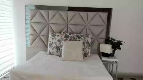 Snapshot of nina_pons chatting on 09-12-25, 08:20  Nina  online show from 09-12-25, 08:20