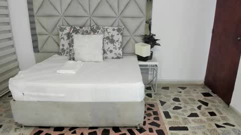 Snapshot of nina_pons chatting on 10-20-25, 11:16  Nina  online show from 10-20-25, 11:16